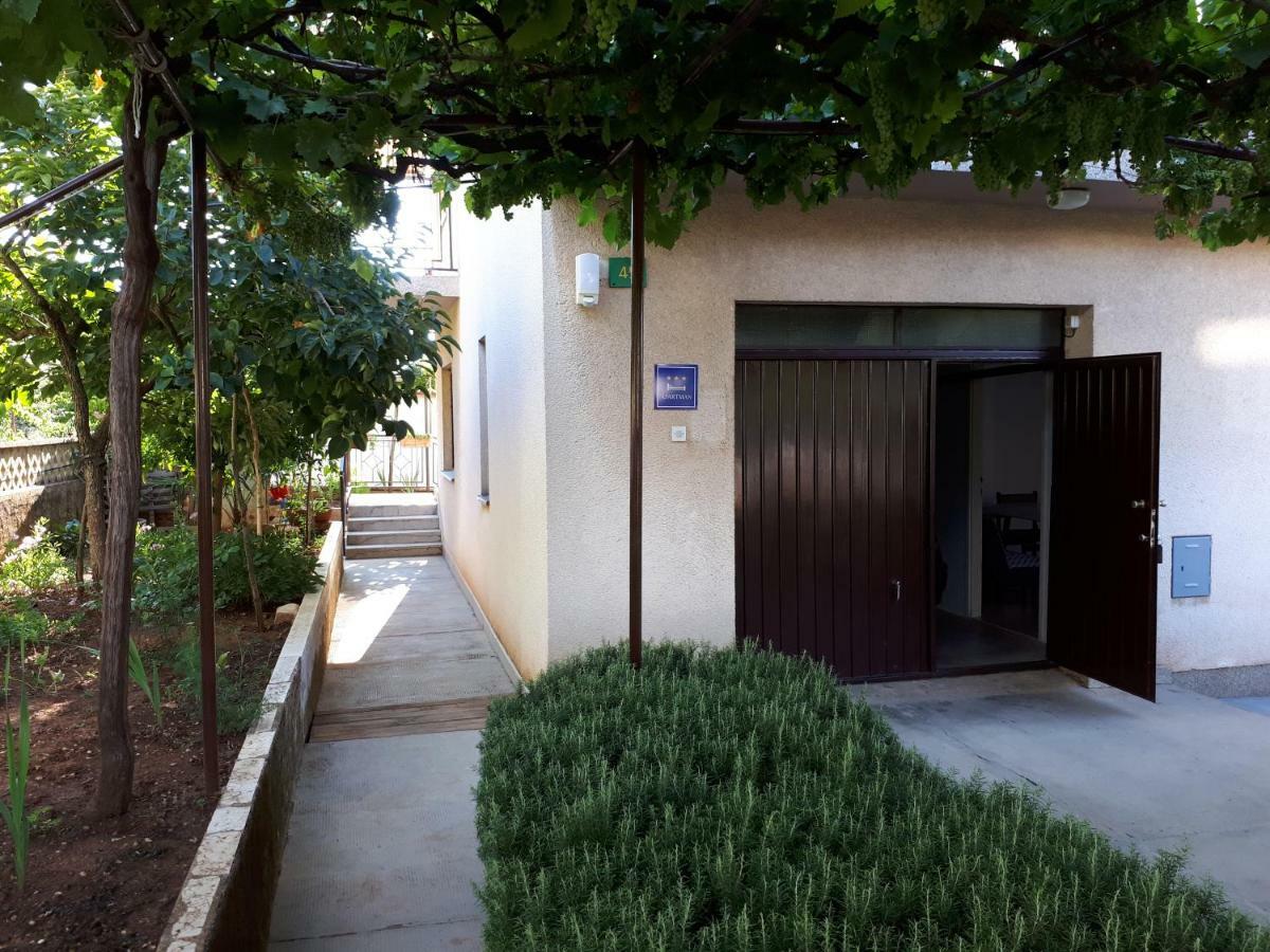 Apartman Ivan Apartment Пула Екстериор снимка